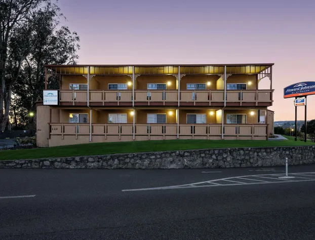 Howard Johnson by Wyndham Santa Cruz hotel detail image 2