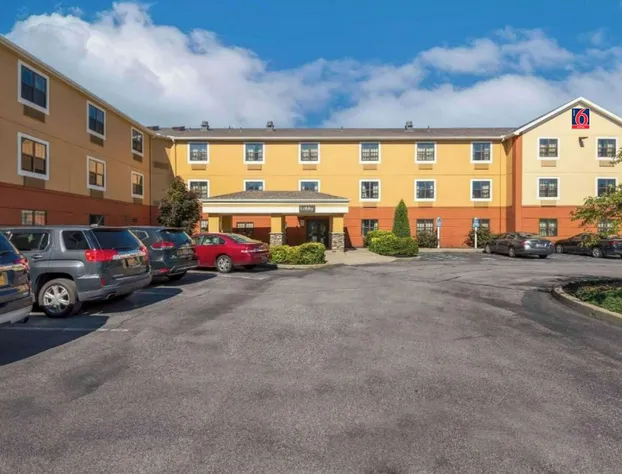 Studio 6 Extended Stay Buffalo Amherst NY hotel detail image 3