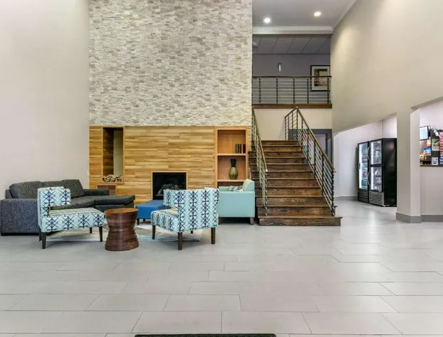 Clarion Pointe Columbus-Bradley Park hotel detail image 4