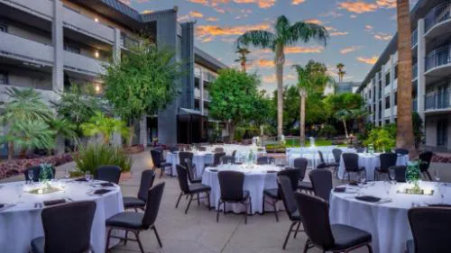 Holiday Inn & Suites Phoenix Airport North by IHG hotel hero