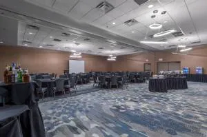 Holiday Inn & Suites Phoenix Airport North by IHG hotel detail image 1