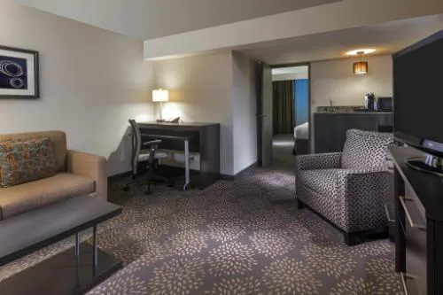 Holiday Inn & Suites Phoenix Airport North by IHG hotel detail image 3