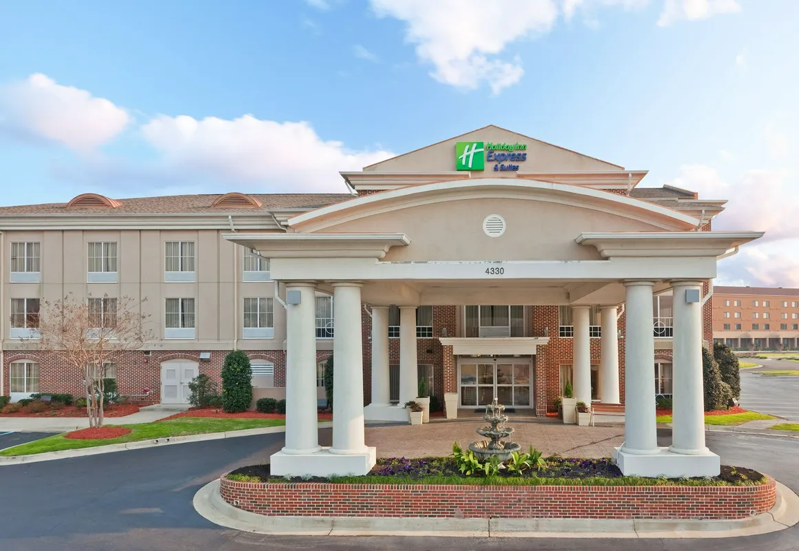 Holiday Inn Express & Suites Vicksburg by IHG hotel hero