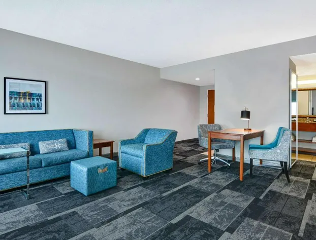 Hampton Suites Birmingham Hoover hotel detail image 4