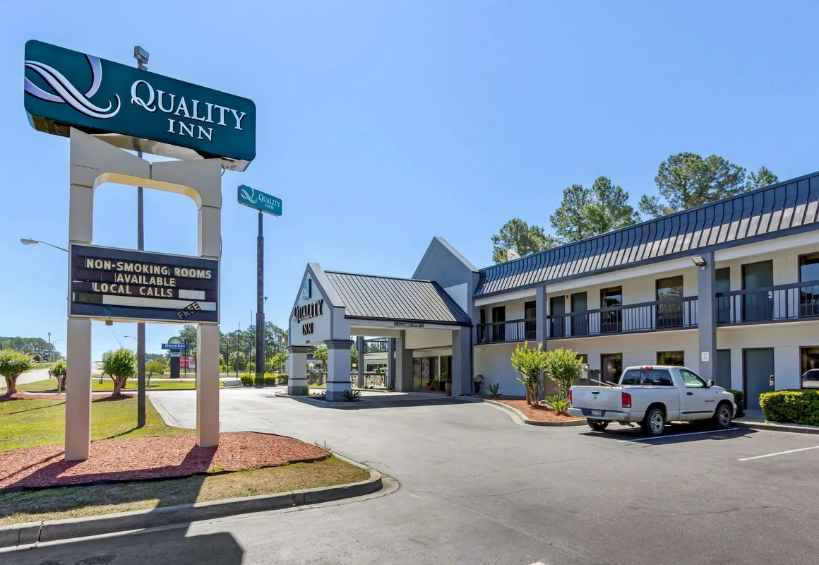 Quality Inn hotel hero