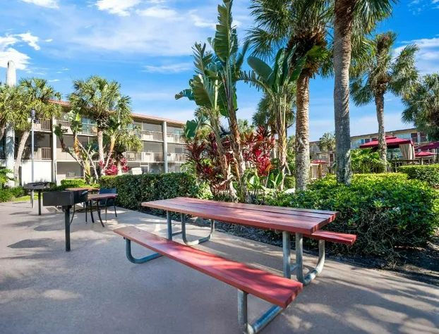 Red Roof Inn PLUS+ & Suites Naples Downtown-5th Ave S hotel detail image 3