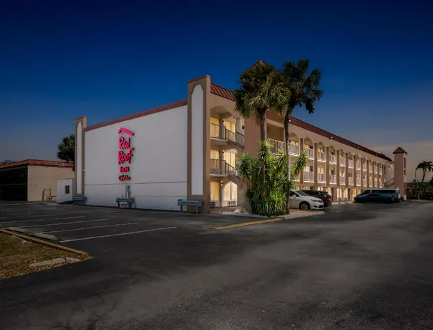 Red Roof Inn PLUS+ & Suites Naples Downtown-5th Ave S hotel detail image 4