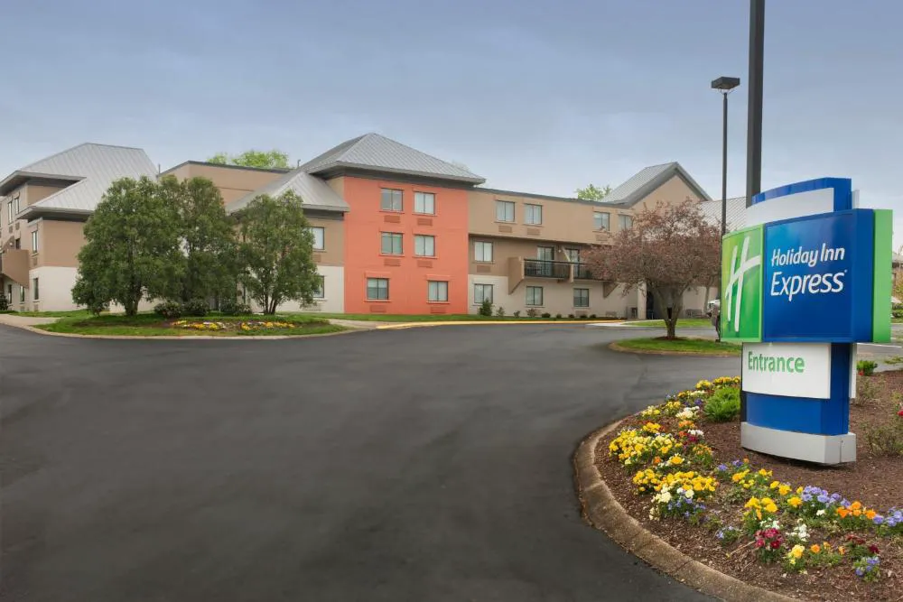 Holiday Inn Express Nashville Airport by IHG hotel hero