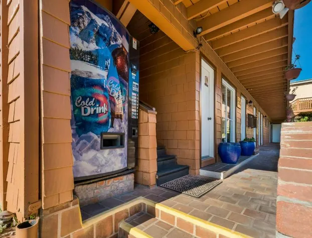 Clarion Collection Carmel Oaks Inn hotel detail image 2