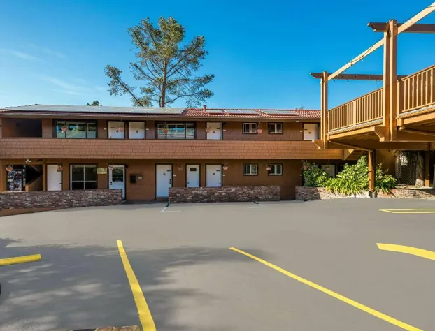 Clarion Collection Carmel Oaks Inn hotel detail image 1