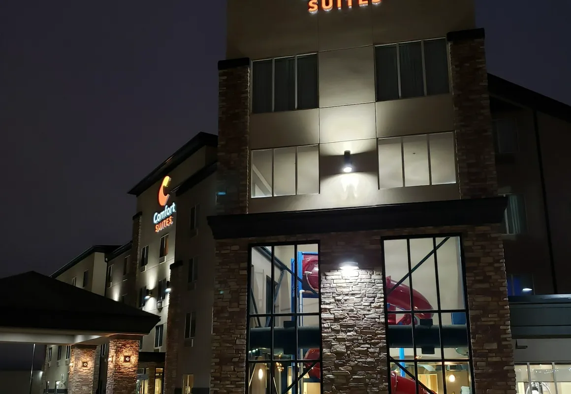 Comfort Suites Saskatoon hotel hero