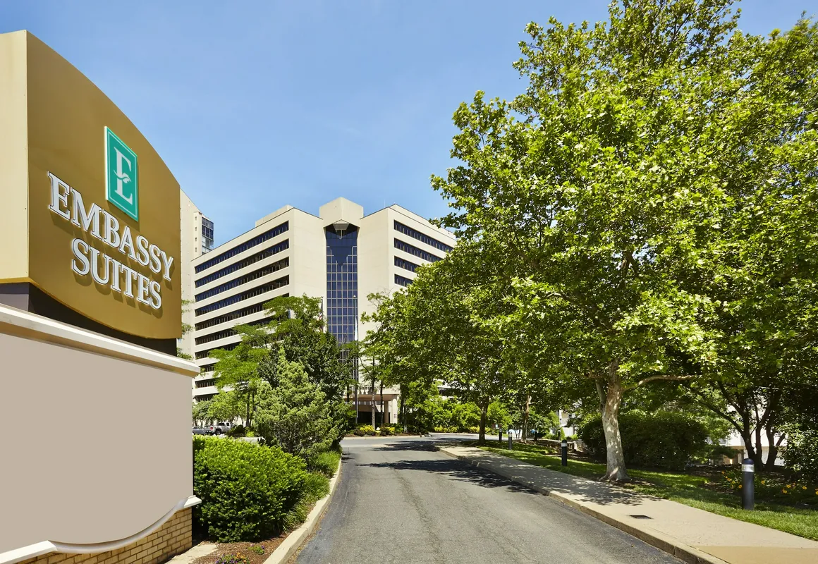 Embassy Suites by Hilton Crystal City National Airport hotel hero