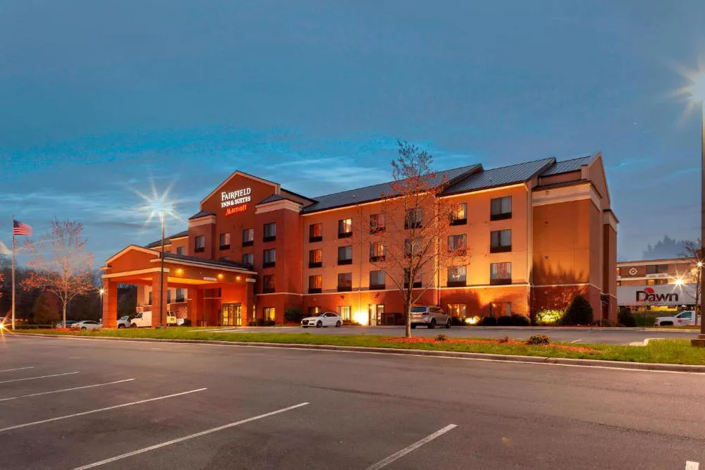 Fairfield Inn & Suites by Marriott Charlotte Matthews hotel hero