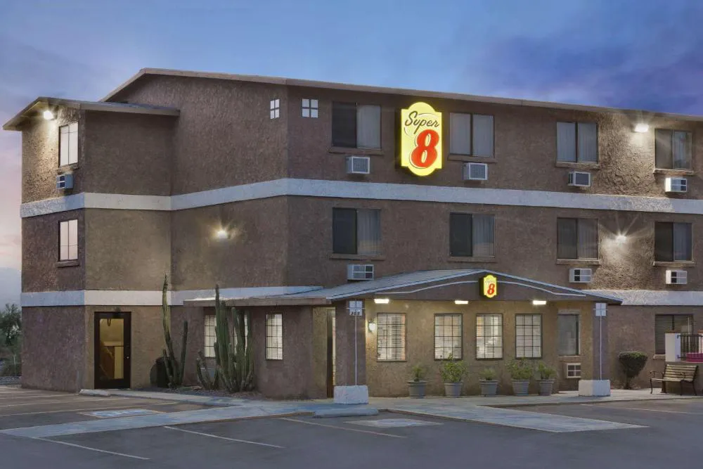 Super 8 by Wyndham Lake Havasu City hotel hero