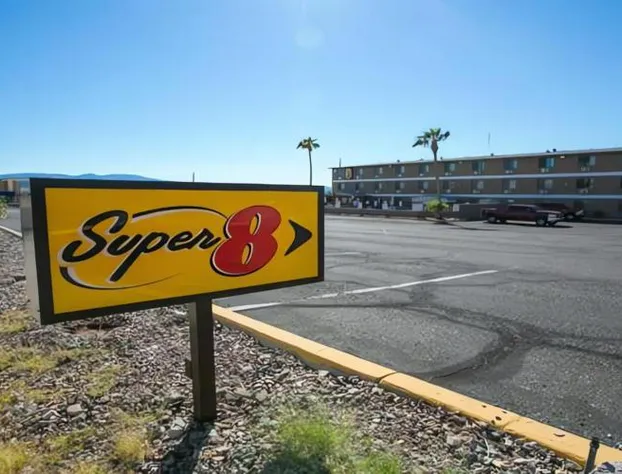 Super 8 by Wyndham Lake Havasu City hotel detail image 1