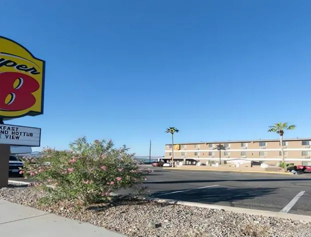 Super 8 by Wyndham Lake Havasu City hotel detail image 2