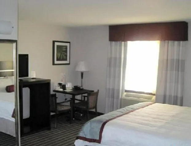 Super 8 by Wyndham Saskatoon Near Downtown hotel detail image 3