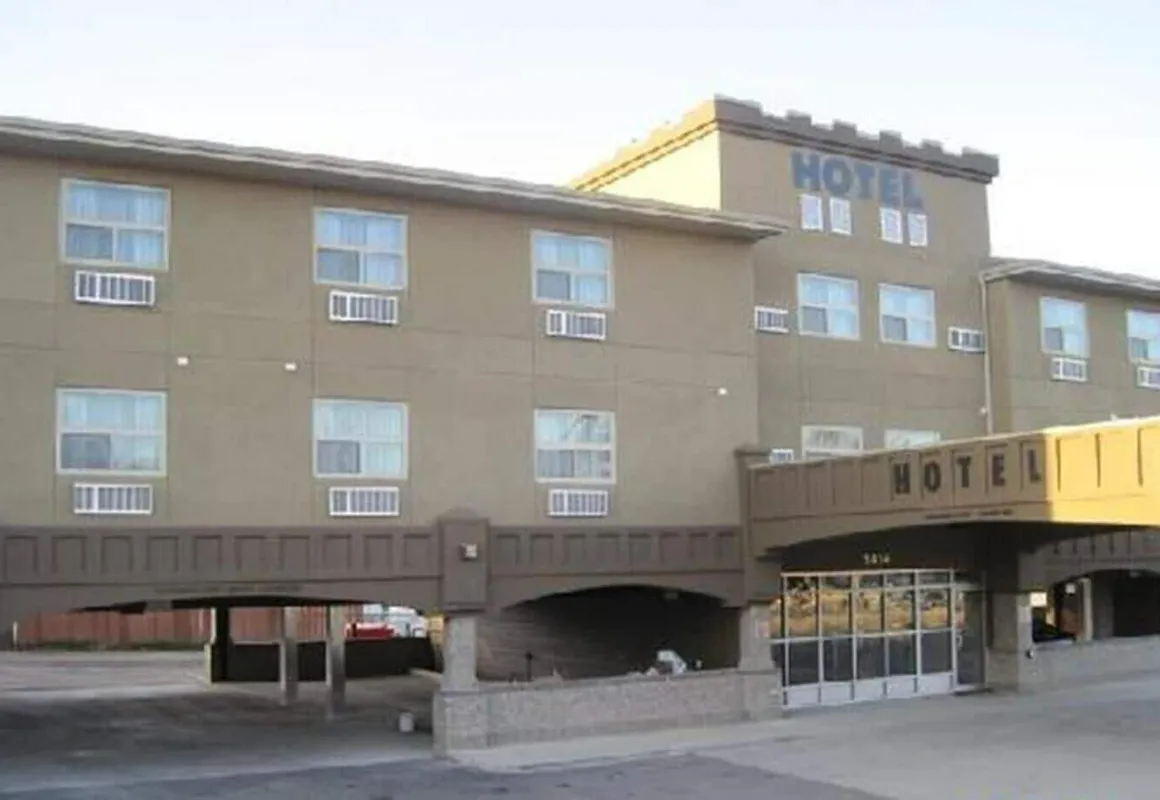 Super 8 by Wyndham Saskatoon Near Downtown hotel hero
