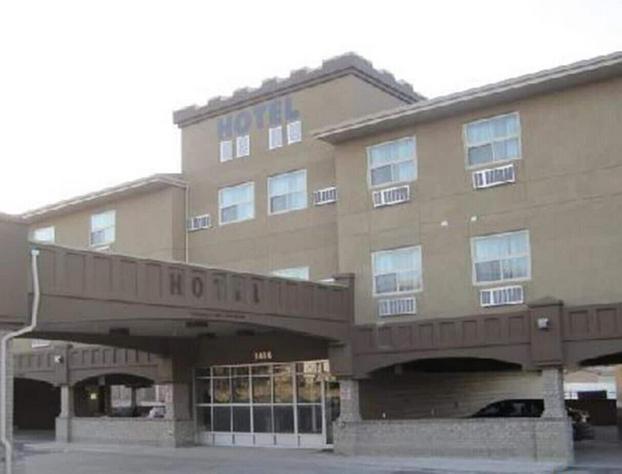 Super 8 by Wyndham Saskatoon Near Downtown hotel detail image 1