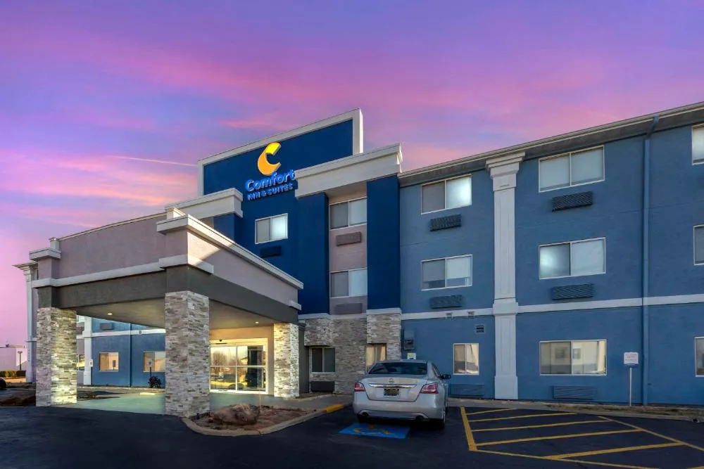 Comfort Inn & Suites Oklahoma City North - Quail Springs hotel hero