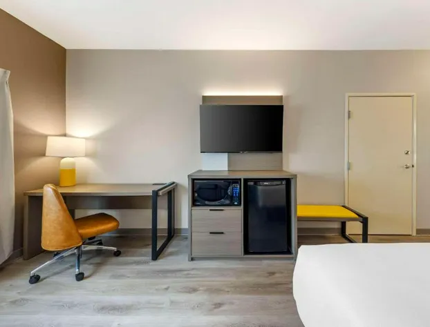 Comfort Inn & Suites Oklahoma City North - Quail Springs hotel detail image 1