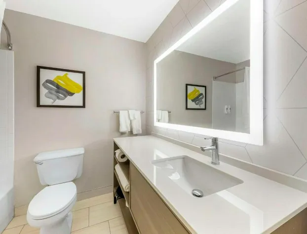 Comfort Inn & Suites Oklahoma City North - Quail Springs hotel detail image 3