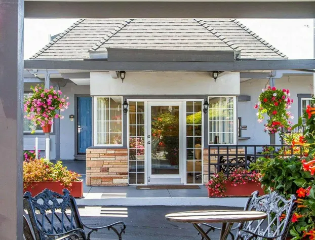 Blu Pacific Hotel hotel detail image 2