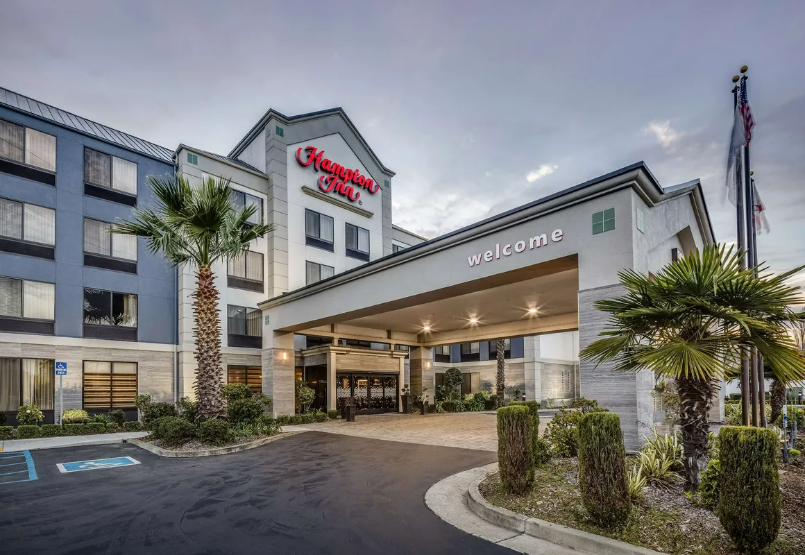 Hampton Inn San Francisco Airport hotel hero