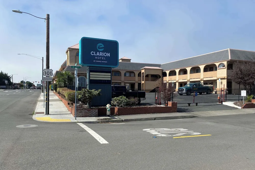 Clarion Hotel By Humboldt Bay hotel hero