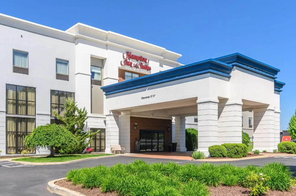 Hampton Inn & Suites Hartford-Manchester hotel hero