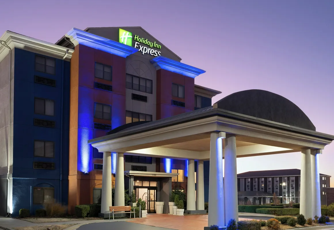 Holiday Inn Express & Suites Midwest by IHG hotel hero