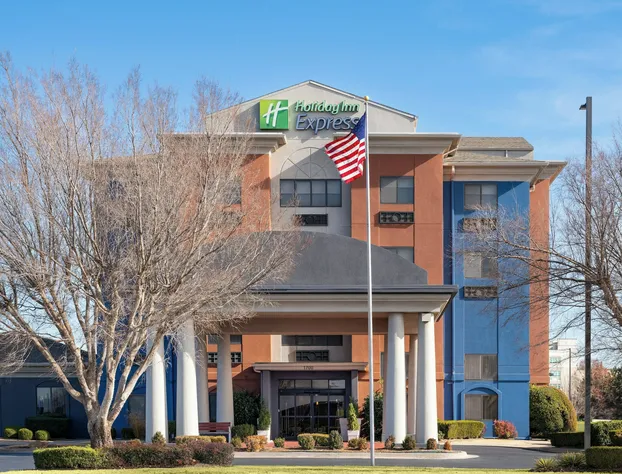 Holiday Inn Express & Suites Midwest by IHG hotel detail image 2