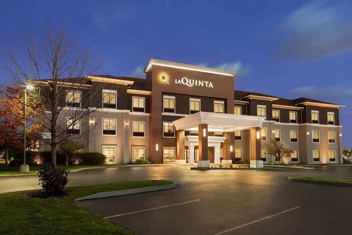 La Quinta Inn & Suites by Wyndham Lackawanna hotel hero