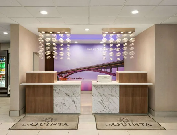 La Quinta Inn & Suites by Wyndham Lackawanna hotel detail image 4