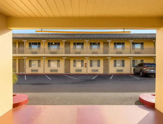 El Castell Motel hotel detail image 4