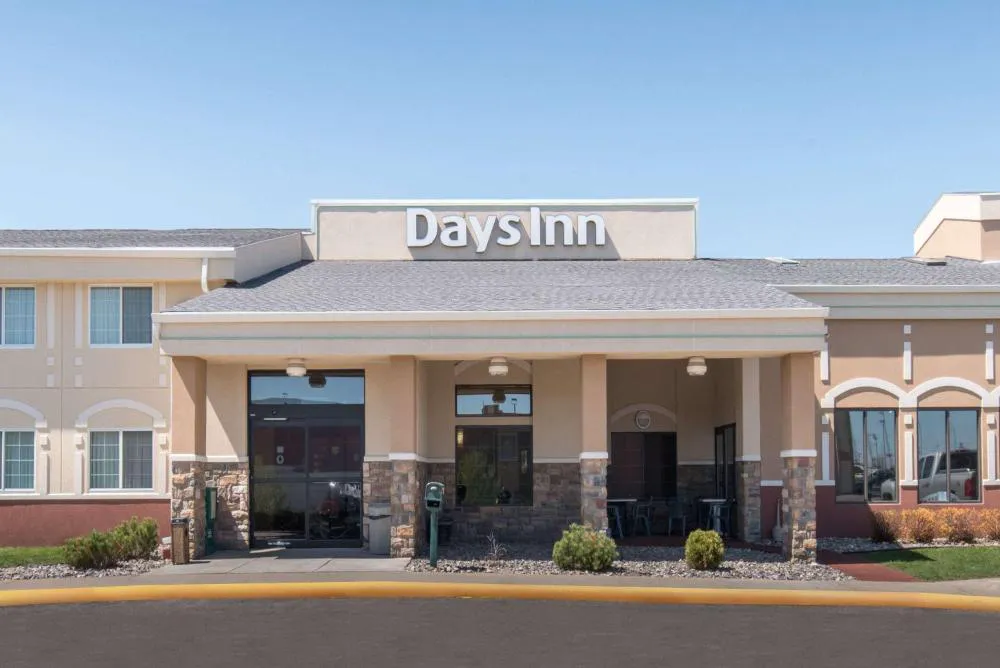 Days Inn by Wyndham Minot hotel hero