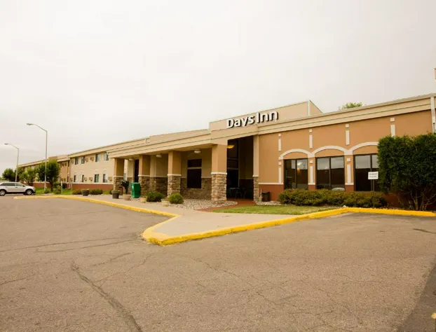 Days Inn by Wyndham Minot hotel detail image 1