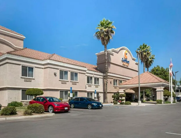 Comfort Suites Tulare Sequoia Gateway hotel detail image 1