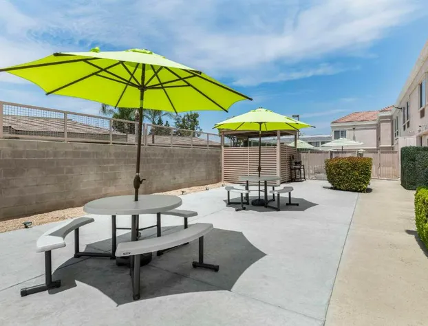 Comfort Suites Tulare Sequoia Gateway hotel detail image 2