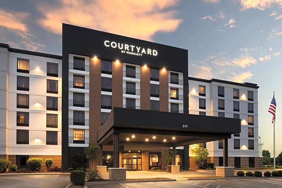 Courtyard by Marriott Louisville Airport hotel hero