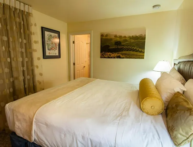 Vendange Carmel Inn & Suites hotel detail image 4