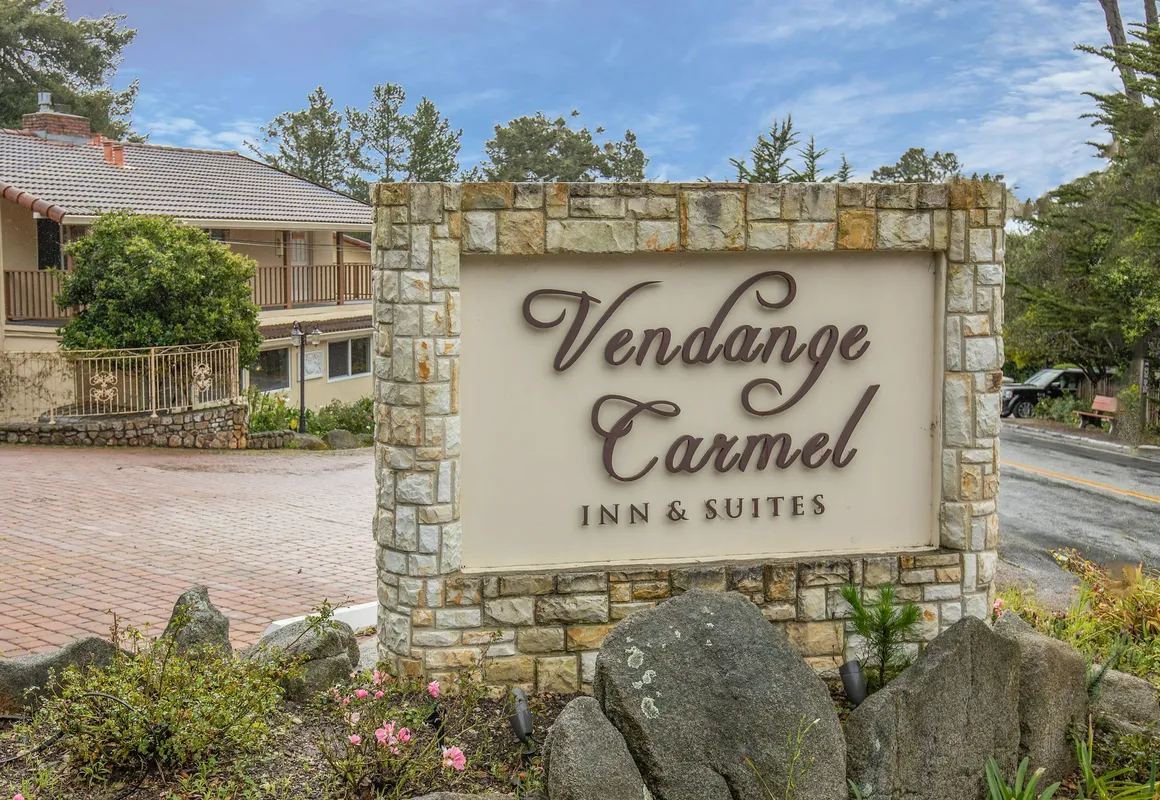 Vendange Carmel Inn & Suites hotel hero