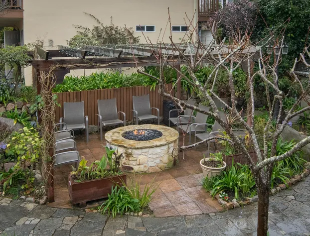 Vendange Carmel Inn & Suites hotel detail image 3