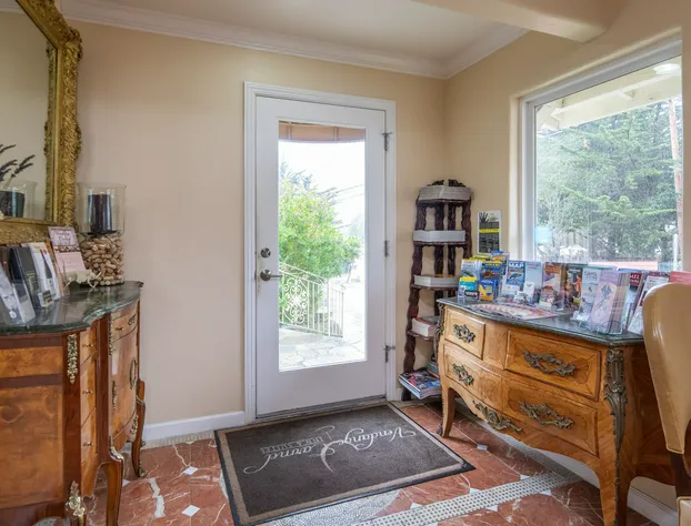 Vendange Carmel Inn & Suites hotel detail image 4