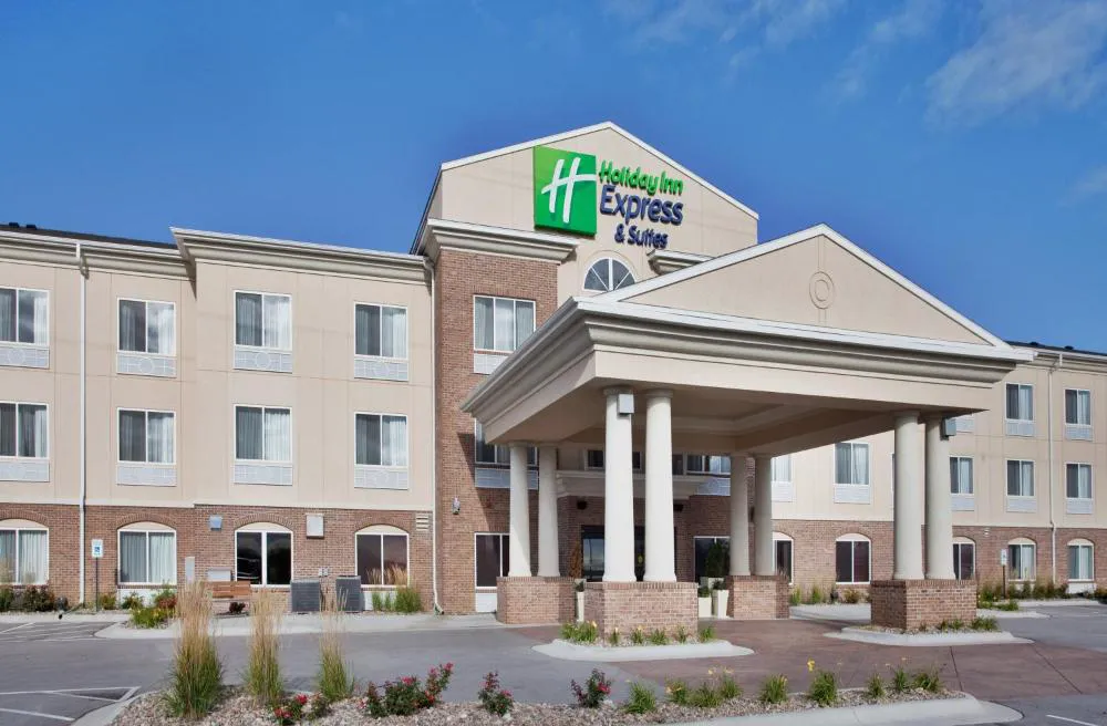 Holiday Inn Express & Suites Cherry by IHG hotel hero