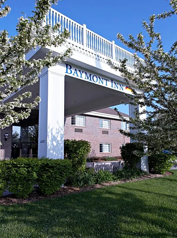 Baymont by Wyndham Des Moines Airport hotel hero