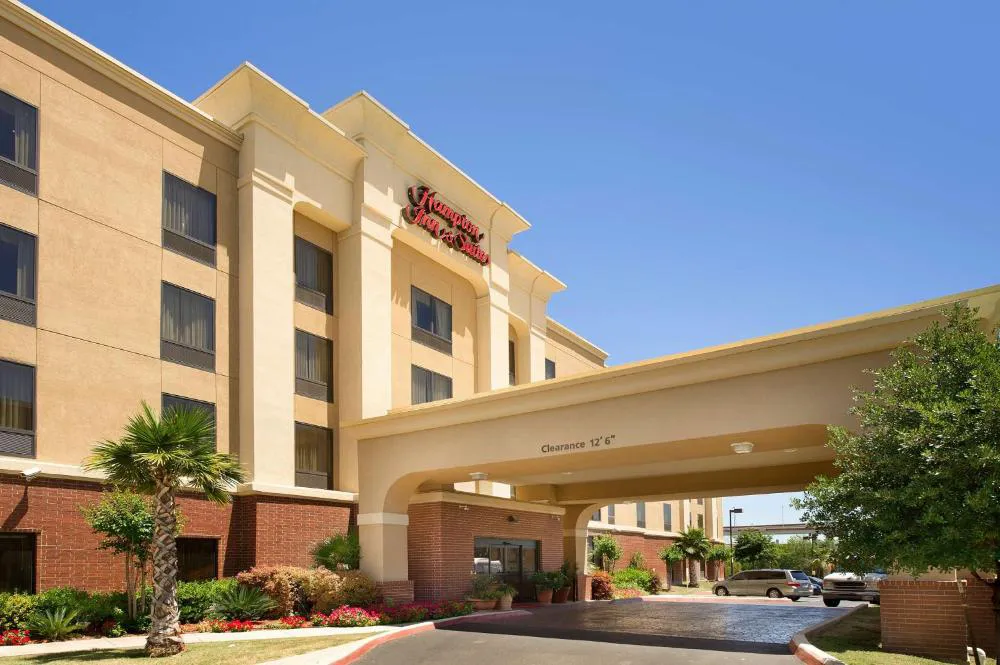Hampton Inn & Suites San Antonio-Airport hotel hero