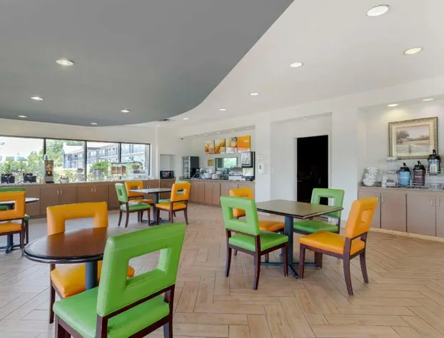 Comfort Suites Kodak Sevierville hotel detail image 3