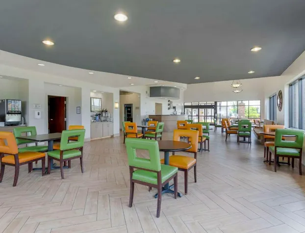 Comfort Suites Kodak Sevierville hotel detail image 4