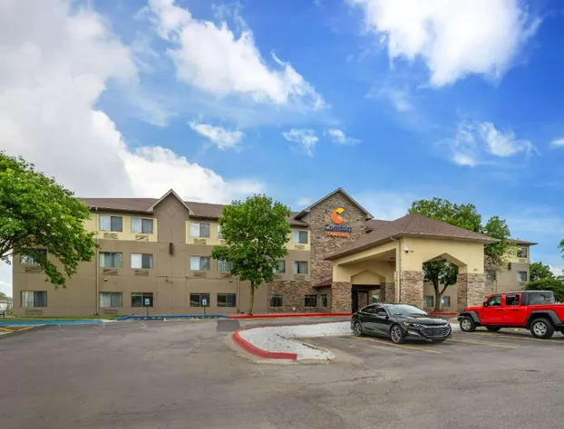 Comfort Suites Omaha East-Council Bluffs hotel detail image 4